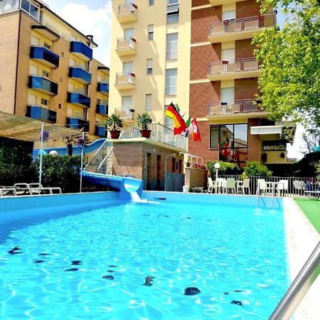 Club Hotel Residence Cesenatico Exterior foto