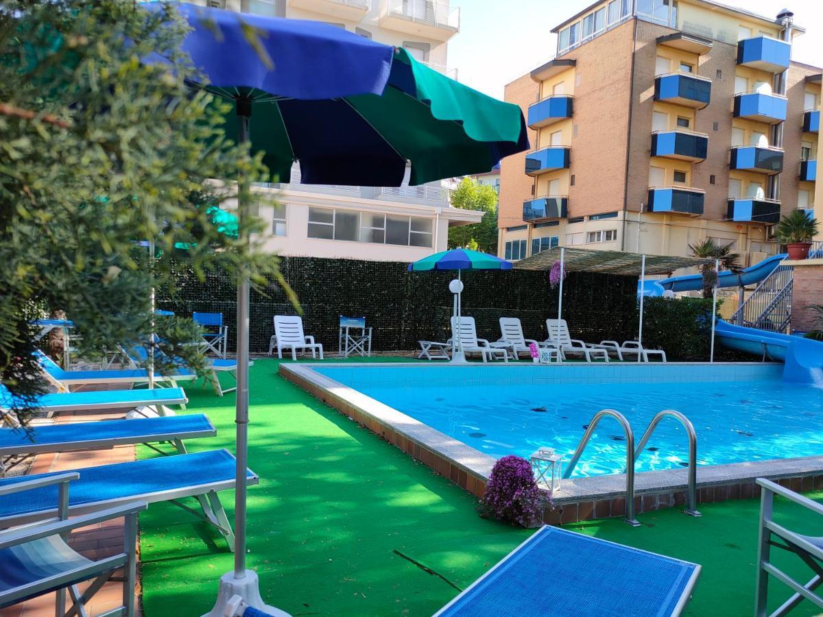 Club Hotel Residence Cesenatico Exterior foto