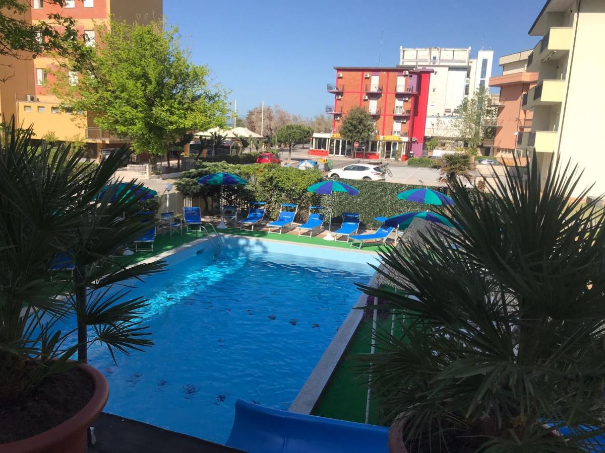 Club Hotel Residence Cesenatico Exterior foto