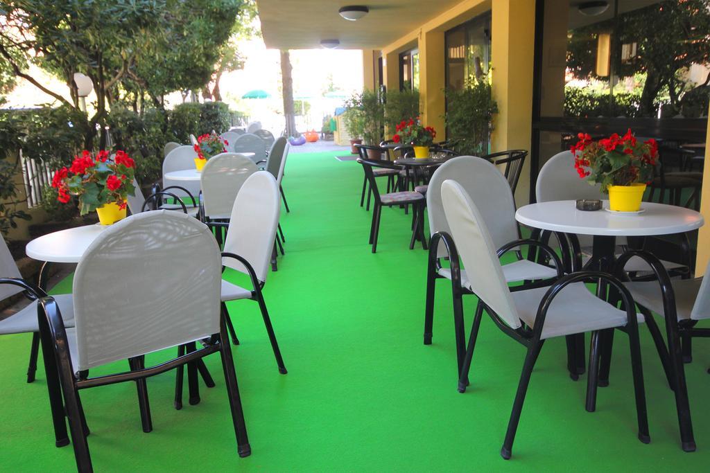 Club Hotel Residence Cesenatico Exterior foto